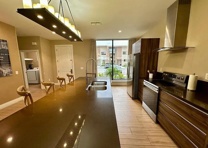 Luxury Home 7 Min Disney 3 Bedroom - Hot Tub